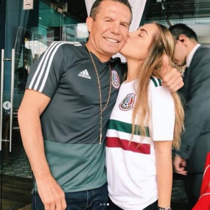 Al ser la más pequeña, su padre la cuida mucho, tanto es así que retó al nuevo novio de su hija.