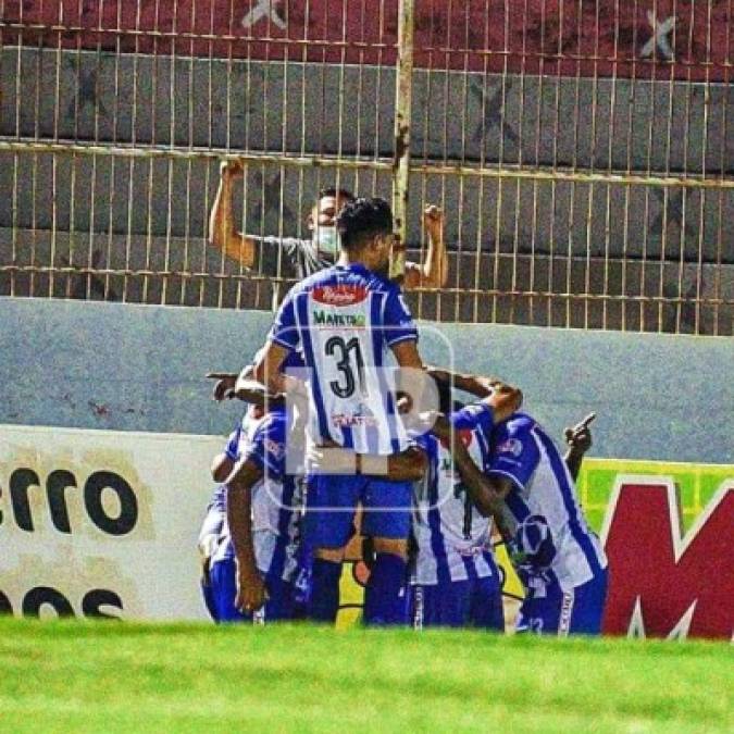 En La Ceiba se vivió una gran fiesta, los jugadores del Victoria celebrando su primer gol del torneo marcado por Óscar Suazo y que a la postre sirvió para sumar su primer triunfo venciendo (1-0) al Marathón.