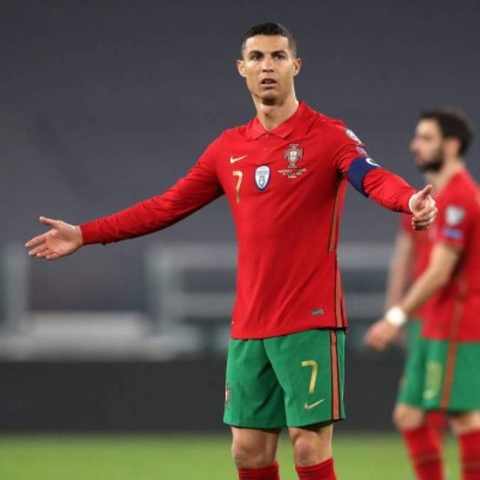 3: Cristiano Ronaldo (fútbol) - Portugal - 120 millones de dólares.