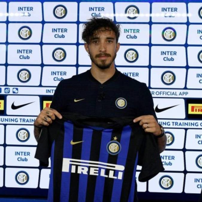 Sime Vrsaljko ha sido presentado con el Inter de Milan. El croata ha hablado sobre su pasado en la Serie A y la posibilidad de que llegue Modric. 'Es un amigo, el decidirá y resolverá su futuro', ha comentado el ex del Atlético de Madrid.