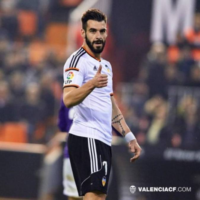 OFICIAL. El Valencia y el Besiktas han llegado a un acuerdo para el traspaso del delantero Álvaro Negredo al club turco.