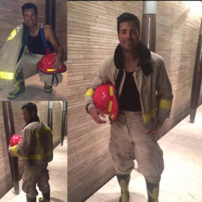 Chayanne en una imagen como bombero.