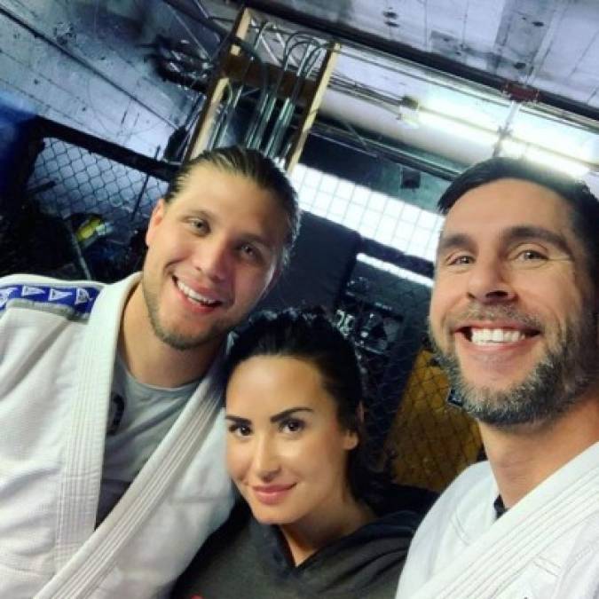 Demi Lovato ha luchado contra el abuso de sustancias desde que era una adolescente. Además de sus adicciones a las drogas y el alcohol, Lovato ha batallado contra los desordenes alimenticios.<br/>