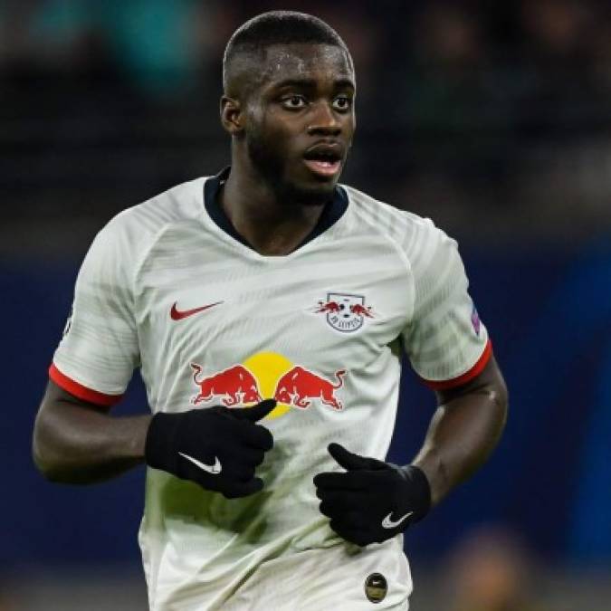 Dayot Upamecano, central francés del RB Leipzig, es uno de los objetivos del Manchester City para la próxima temporada, y según 'La Gazzetta dello Sport', tanto el jugador como club 'citizen' ya estarían negociando su llegada al club de Manchester. El defensa puede ser el próximo fichaje del equipo de Guardiola.