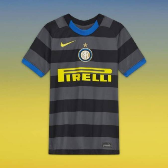 El Inter de Milán también cuenta con su tercera equipación. El diseño apuesta por unos colores que seguramente avivarán el recuerdo de un jugador que dejó una profunda huella, el brasileño Ronaldo Nazario en la temporada 1997/98.<br/><br/>La elástica surge de la fusión entre la identidad del club y la historia de la muy popular zapatilla Air Max de la marca Nike. 'Las Air Max se han asociado con la cultura de la camiseta de fútbol y son híbrido definitivo entre la ropa de calle y el deporte', aseguró el vicepresidente de la compañía, Scott Munson.