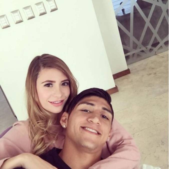 La pareja ha presumido en sus redes sociales su cariñosa reconciliación.