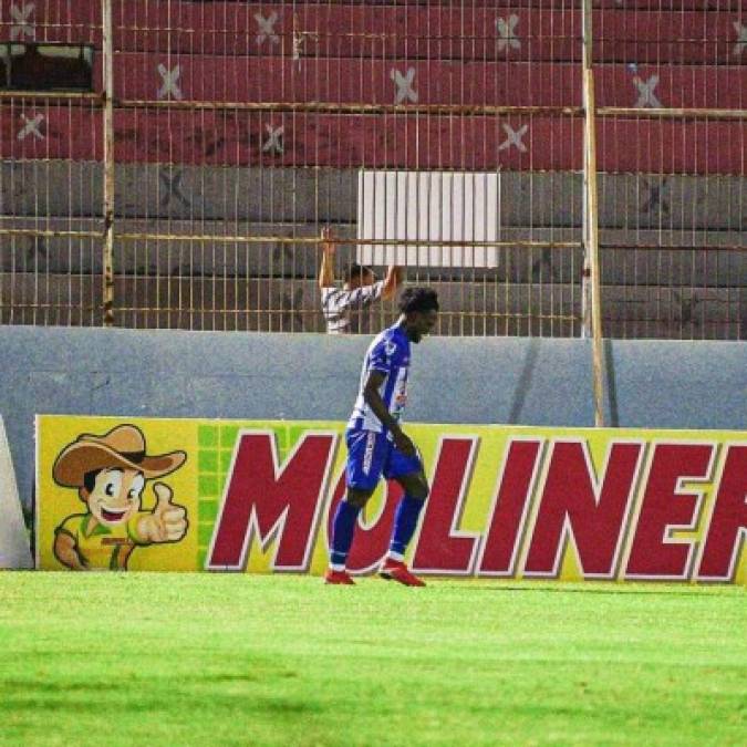 Óscar Suazo: Lateral por la banda derecha que se encargó de darle el triunfo al Victoria de 1-0 ante Marathón, marcó un golazo...