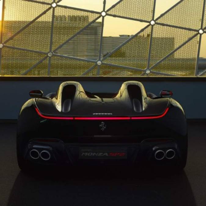 El auto que compró CR7 cuenta con 810 caballos de fuerza y puede alcanzar una velocidad de más de 300 km/h. Foto Ferrari Facebook.