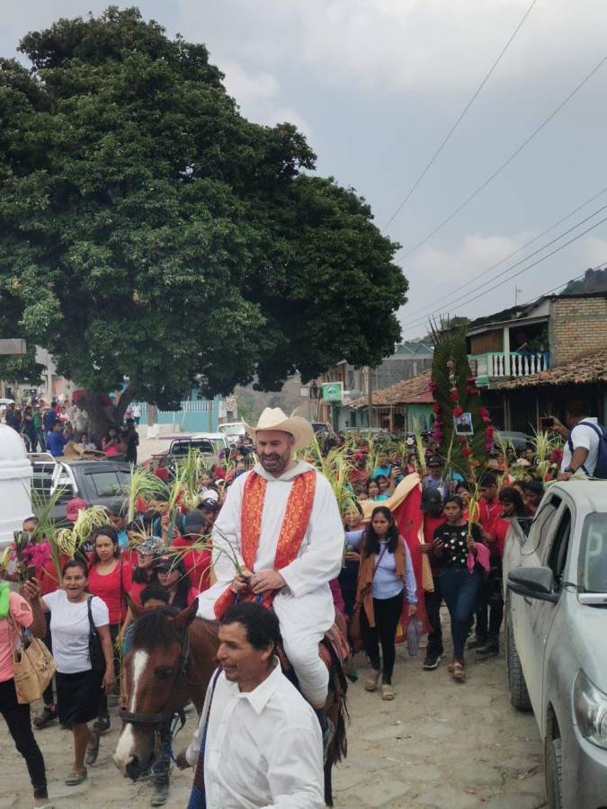 Fray Agustín, un franciscano todo terreno que se gana el corazón de los hondureños