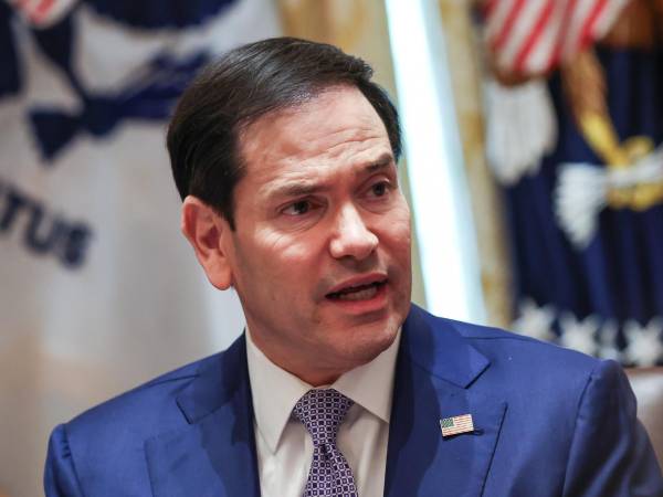 El secretario de Estado de EE.UU., Marco Rubio, fue captado este 27 de mayo, durante una reunión de Gabinete con el presidente Donald Trump (fuera de cuadro), en la Casa Blanca, en Washington DC (EE.UU.). EFE/Samuel Corum/Pool