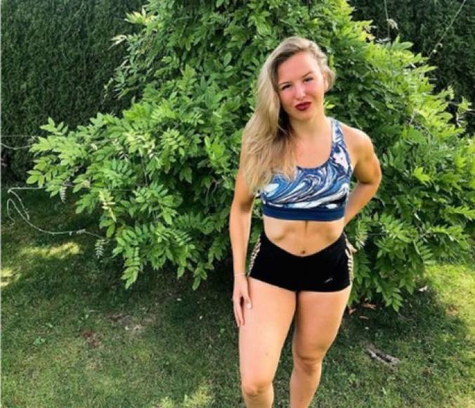 La joven alemana de 23 años en su perfil de Instagram enumera sus logros como campeona europea de kickboxing en 2019.