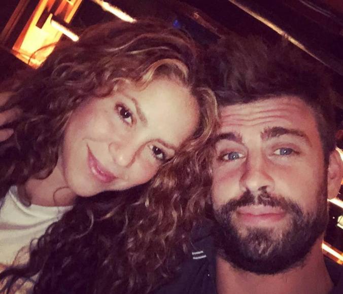 Shakira y Piqué anunciaron el fin de su relación a principios del pasado mes de junio. Desde ese entonces al defensor español se le acusó de haberle sido infiel supuestamente a la colombiana.