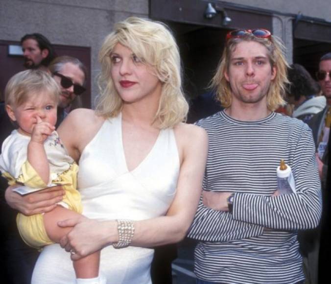 Courtney Love y su hija Frances Bean Cobain: madre e hija no se veían desde el año 2009, cuando Courtney perdió la custodia. Su hija solicitó irse con sus abuelos después de que viera como su madre mataba a sus mascotas por sus problemas con las drogas.