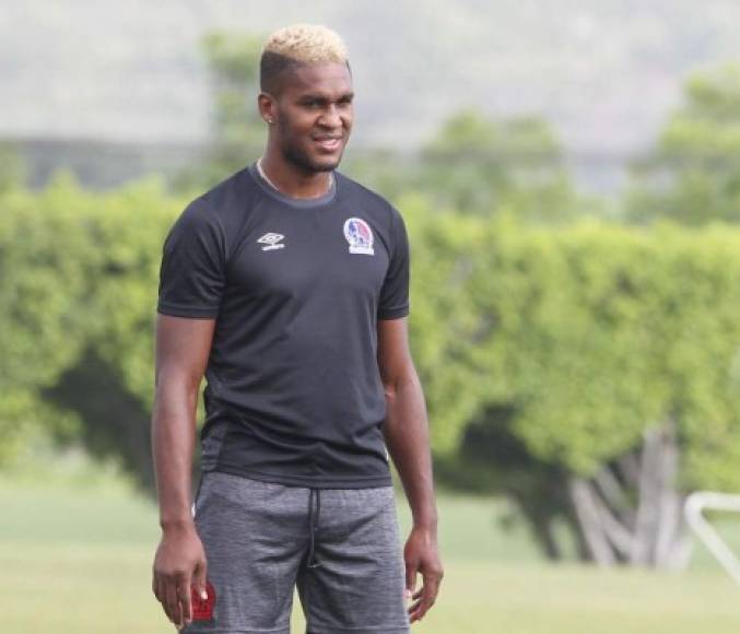 Brayan Beckeles: El experimentado futbolista sería una de las novedades en el 11 titular del Olimpia. Podría estar como lateral por la banda derecha, inclusive señaló su descontento por no haber tenido muchos minutos en el presente campeonato.