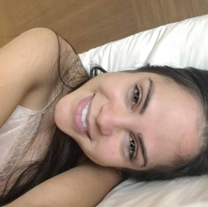 “Así #SoyYo #NoMakeUp mujeres al poder. Kanny García eres inspiración para todas. #SinPijama aunque aquí tengo”, escribió Natti Natasha junto a la foto.