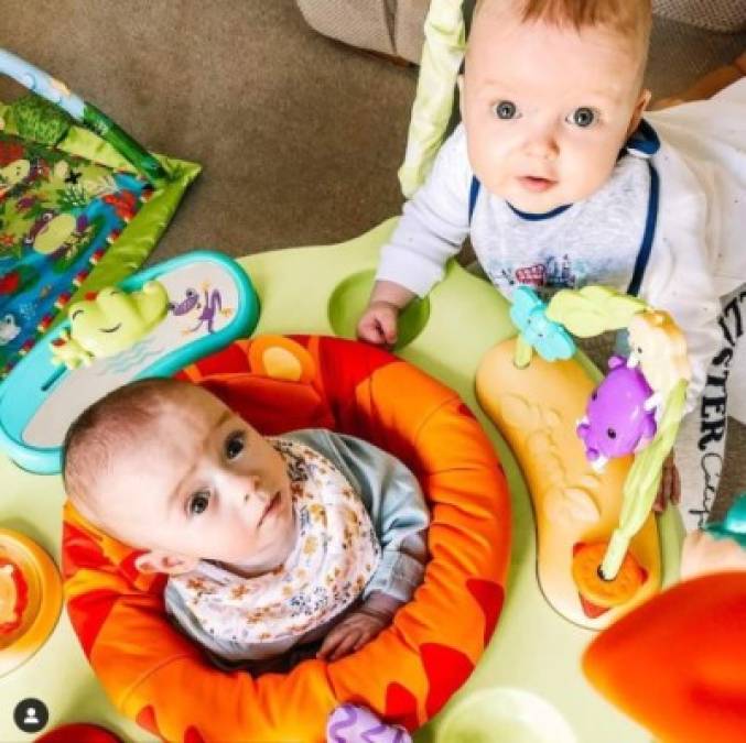 Los hermanitos nacieron por cesárea en septiembre de 2020, ambos bebés tuvieron que pasar un tiempo separados dentro de unidades de cuidados intensivos neonatales, pero se encuentran en excelentes condiciones. <br/>