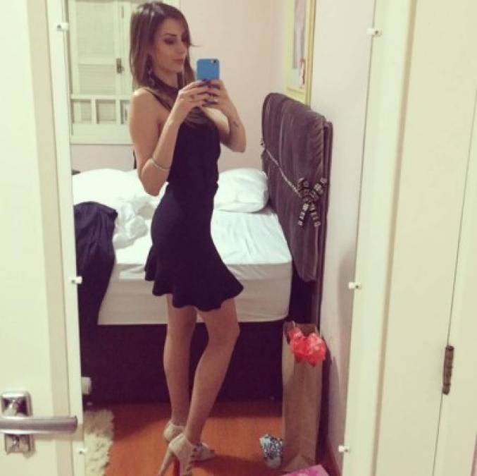 Daniela Colett cautiva en redes sociales.