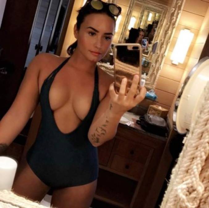 Hace unas semanas causó revuelo en Instagram con esta imagen. Muchos de sus fanáticos insinuaron que Demi se había aumentado el tamaño de sus pechos.