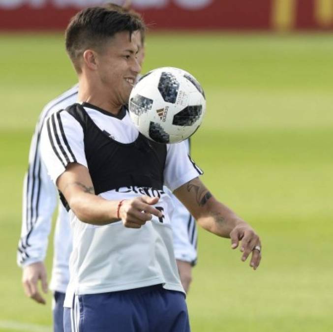 Argentina's midfielder Maximiliano Meza takes part in a training session at the team's base camp in Bronnitsy, near Moscow, Russia, on June 11, 2018, ahead of the Russia 2018 World Cup football tournament.. / AFP PHOTO / JUAN MABROMATA