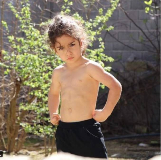 Mohamad Hosseini busca hacer de su hijo un excelente atleta.