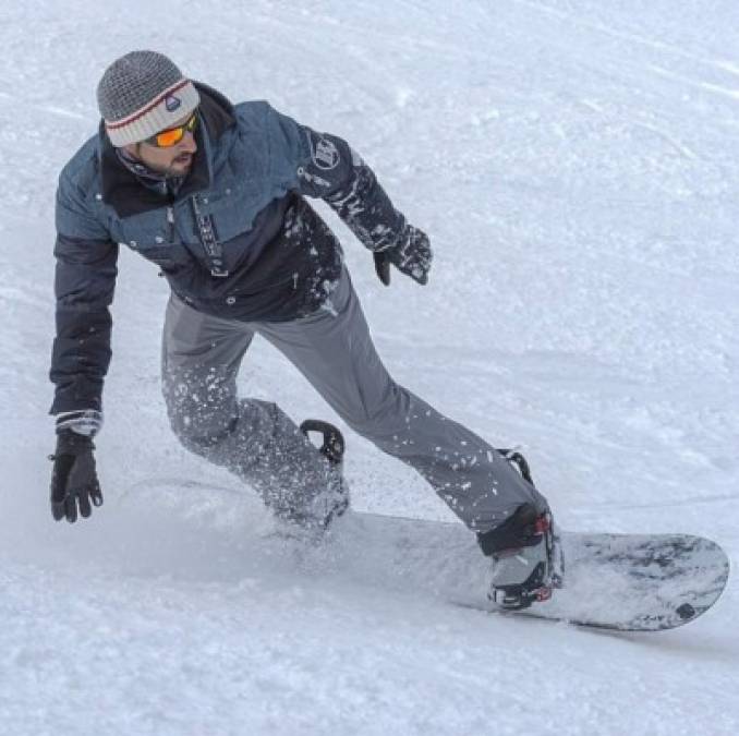 Y al snowboarding, probando que no hay deporte que no pueda practicar.