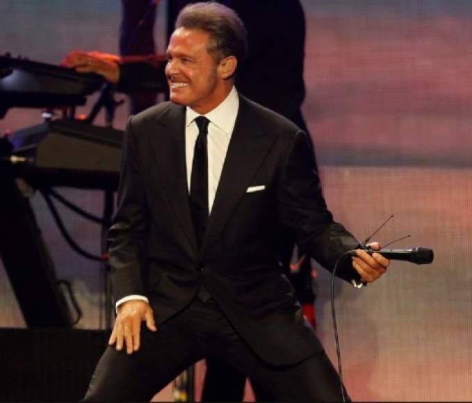 Su más reciente escándalo fue a mediados de marzo durante su gira 'México por siempre'. En un concierto en Panamá, Luis Miguel sacó su divo y le dio un microfonazo a uno de sus sonidistas mientas interpretaba 'Decídete', porque, según el cantante, no escuchaba bien. <br/><br/>Tras este incidente el técnico de audio no buscó demandar al intérprete de “La Incondicional”pero sí pidió una compensación de 300 mil dólares, según indicó TV Notas.<br/>