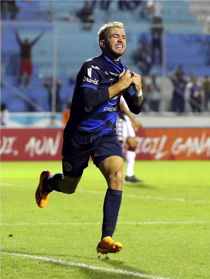 Agustín Auzmendi celebrando su segundo gol contra el Saprissa.
