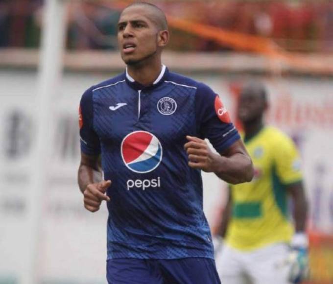 Eddie Hernández: El experimentado delantero fue dado de baja por el Motagua al no entrar en los planes de Diego Vasquez. El atacante reveló que cuenta con ofertas de Costa Rica y China; además se ha conocido que clubes como el Olimpia, Platense y Real España estarían tras sus servicios