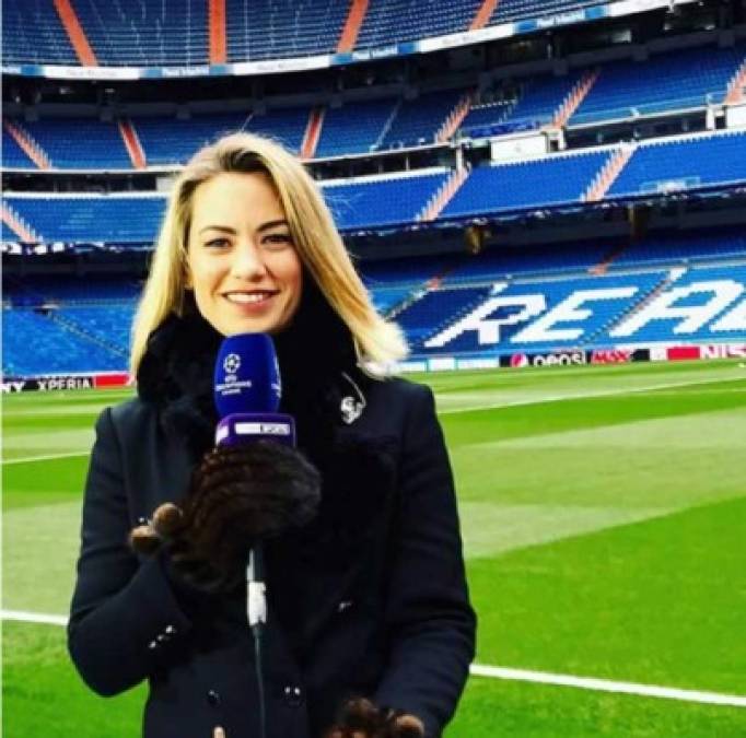 Anne-Laure Bonnet reportando desde el estadio Santiago Bernabéu del Real Madrid.