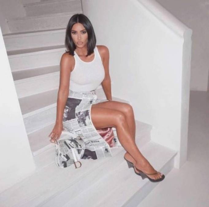 Kim Kardashain, además de ser modelo, ella también tiene su propio videojuego y sus Kimojis, marca de maquillaje y de perfumes, ‘ KKW Beauty y KKKW Fragances’. Sin contar que está siguiendo los pasos de su madre Kris al crear carreras paras sus pequeñas hijas. <br/>