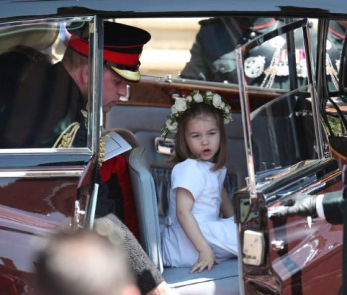 Junto a los hijos de los Duques de Cabridge, también formaron parte del cortejo, Florence van Cutsem, de tres años, ahijada del príncipe Harry e hija de Alice van Cutsem y Nicholas van Cutsem, gran amigo del príncipe Guillermo; Remi Litt y Rylan Litt, de seis y siete años, ahijadas de Meghan, hijas de Benita Litt -amiga de la novia- y Darren Litt; Ivy Mulroney, que tiene cuatro años y es la hija de Jessica Mulroney.