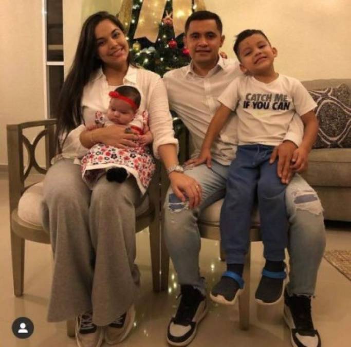 Roger Rojas: El delantero hondureño compartió con su amada familia.