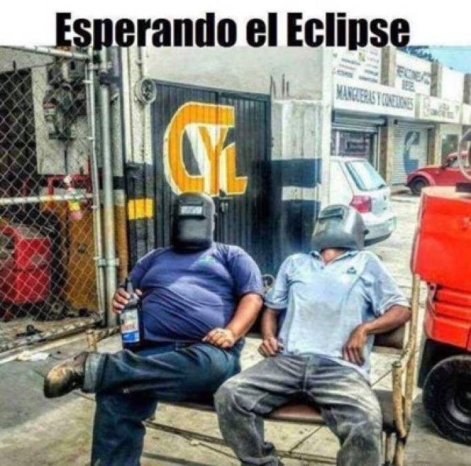 El hecho de un eclipse solar ha acaparado la atención en casi todos los medios.