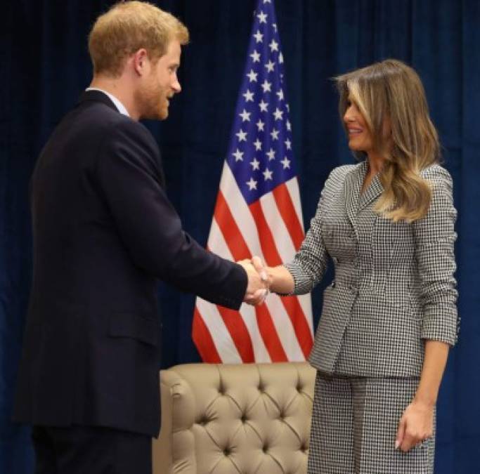 TORONTO. La diplomacia de Melania. La primera dama de EUA, Melania Trump, inauguró los Juegos Invictus junto al príncipe Harry.
