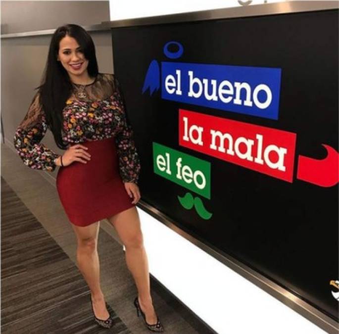 La bella catracha trabaja para el programa radial de Univision, 'El Bueno, La Mala, y El Feo'. A ella la llaman como 'La Mala'.