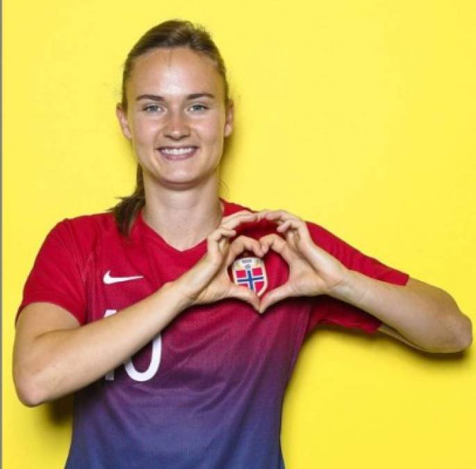 Caroline Hansen - Noruega<br/><br/>Graham Hansen es una futbolista noruega. Juega como extremo y su equipo actual es el Fútbol Club Barcelona de la Primera División Femenina de España.