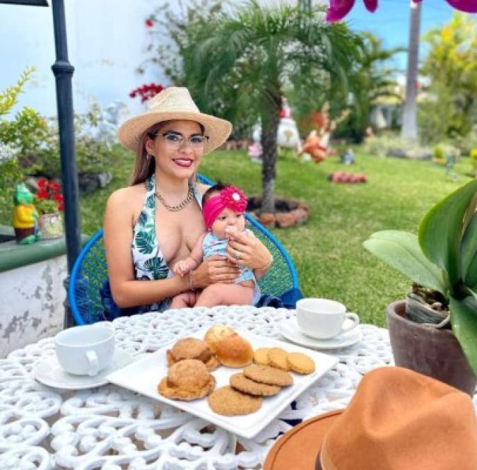 La periodista Saraí Espinal optó por un viaje en familia. La guapa comunicadora disfrutó de la belleza colonial de Comayagua.