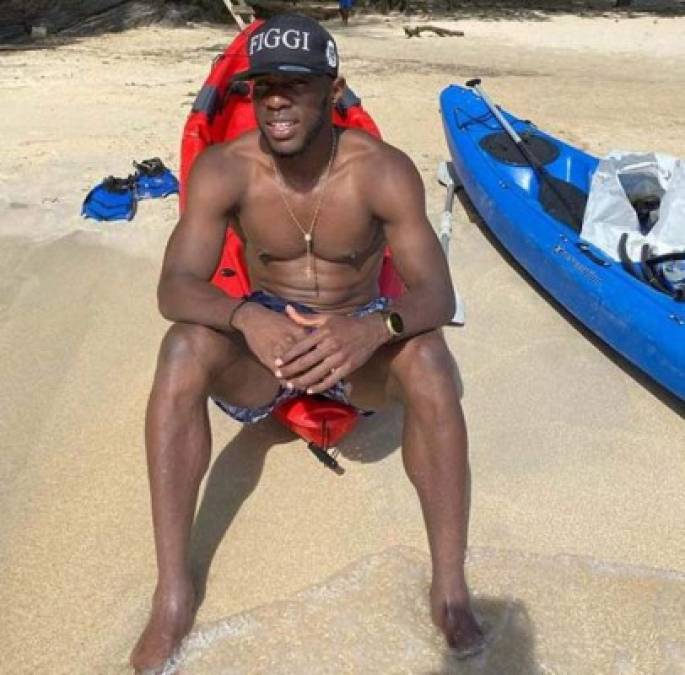 Maynor Figueroa: El capitán de la selección de Honduras ya comenzó a disfrutar de sus vacaciones luego de que no pudo clasificar a los playoffs con el Houston Dynamo. El defensor central decidió ir este fin de semana a Cayos Cochinos.