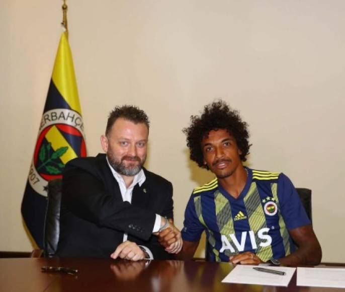 El club Fenerbahçe de Turquía ha hecho oficial el acuerdo con Luiz Gustavo. El pivote brasileño llega por cuatro temporadas procedente del Olympique de Marsella.