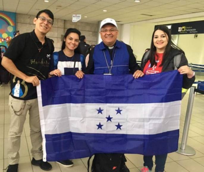 La tarde de ayer salió hacia Panamá el último grupo de jóvenes hondureños.