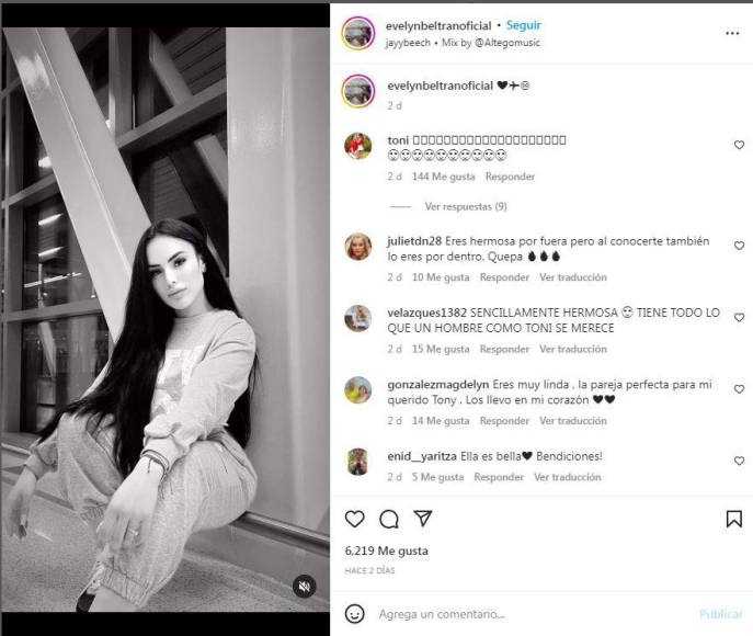 Toni Costa reaccionó a la foto de su novia en Instagram con varios corazones rojos y emojis de ojos enamorados. 
