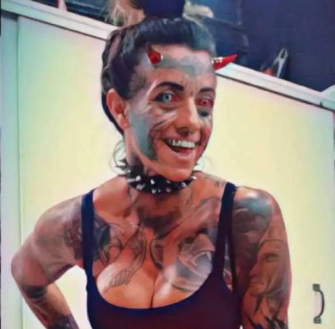 Según dieron a conocer medios locales, Praddo desde hace tres años que viene transformándose en diablo con sus tatuajes en todo el cuerpo.