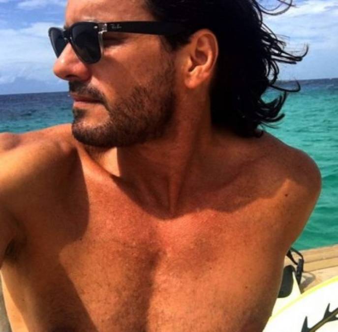 El actor cubano de cine y televisión nacionalizado mexicano comparte en sus redes sociales sus fotos en la isla de Honduras.