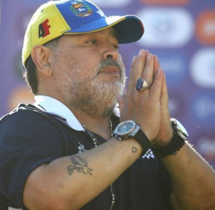 Maradona, de 60 años, estaba en reposo tras la haber sido operado en la cabeza, 23 días antes de su muerte, después de que le habían descubierto un hematoma.