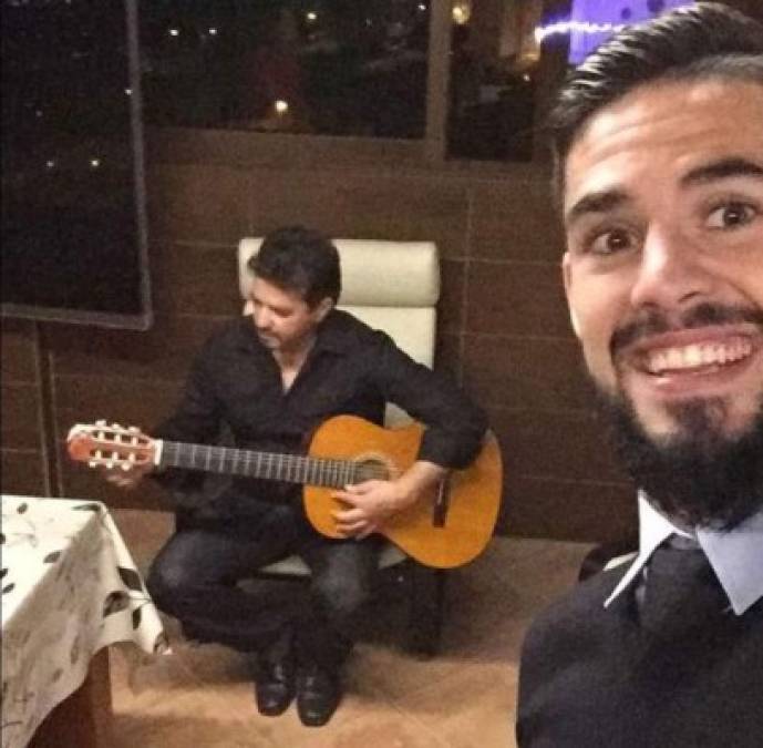 El padre y agente de Isco confirmó en conversación con el programa 'El Larguero' de la Cadena SER que el mediocampista quiere irse del Real Madrid ya que desea probar otra liga: 'Ahora mismo no tenemos ofertas, Isco quiere probar en otra liga', reveló.