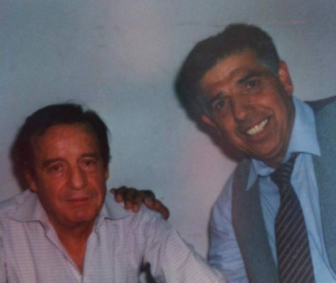 Rubén Aguirre, Profesor Jirafales, ya se reunió con su amigo Roberto Gómez Bolaños 'Chespirito'. Foto tomada de @CHFotosRaras.