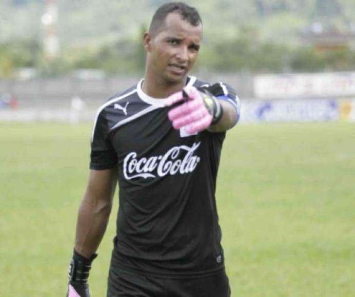 Donis Escober: En el 2016, el portero hondureño del Olimpia agredió a un recogepelotas en Tocoa en un partido ante la Real Sociedad. 'Los niños hacen lo que los mandan a hacer que es esconder los balones cuando van ganando', dijo el cancerbero al explicar lo ocurrido.