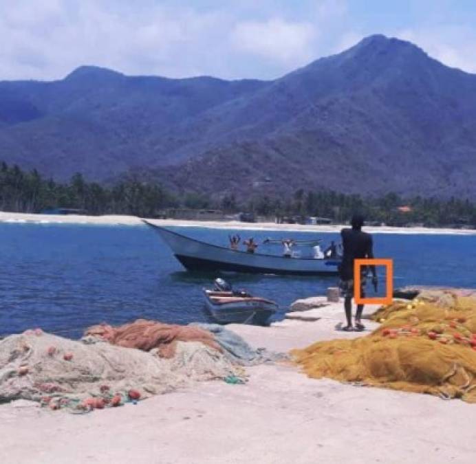 Maduro también aplaudió las acciones de los 'milicianos patriotas' en la Guaira, luego de que se viralizara la imagen de un pescador apuntando a los supuestos mercenarios, rodeados por las Fuerzas Armadas de Venezuela.