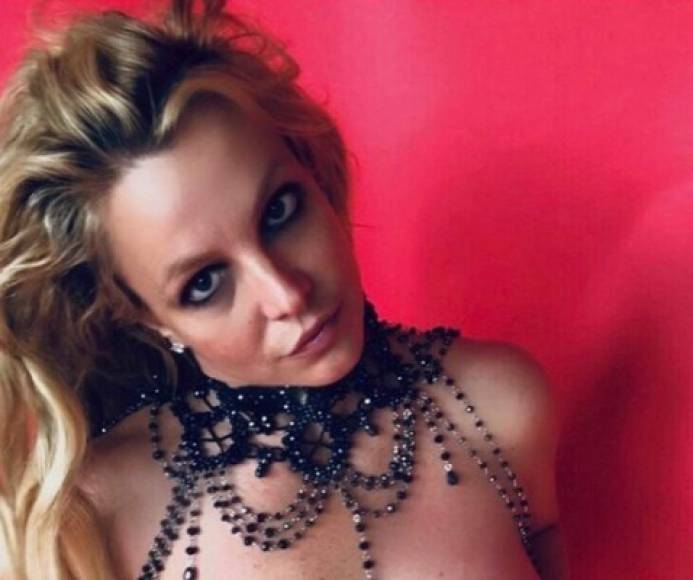 En las últimas semanas Britney Spears ha venido publicando una serie de imágenes en las que aparece con la mirada perdida y un aspecto muy avejentado.