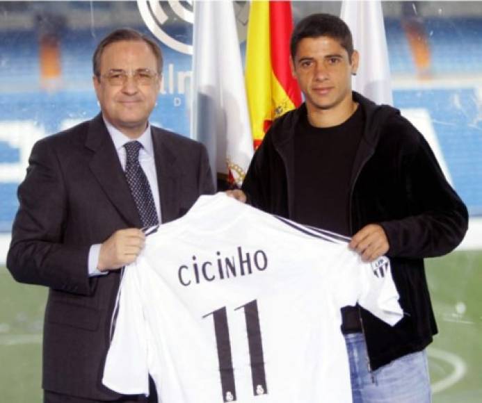Cicinho - El Real Madrid firmó al carrilero pensando que iba a ser uno de los mejores laterales de la década, pero su rendimiento en el Bernabeu fue bastante decepcionante y tras dos flojas temporadas pasó a jugar en equipos de menor categoría. Costó 4 millones de euros.